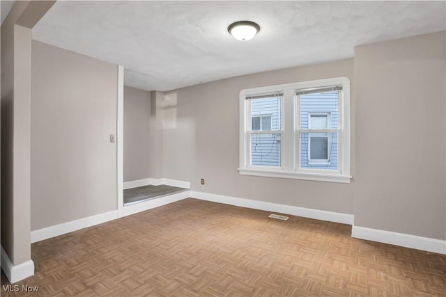 3533 Carlyle Ave, Cleveland, OH 44109 - empty room with visible vents and baseboards