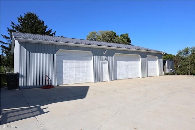 view of detached garage