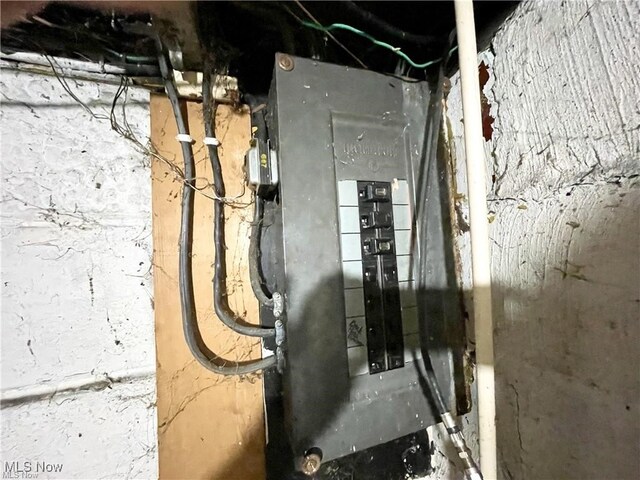 974 Madison Ave, Alliance, OH 44601 - utility room featuring electric panel