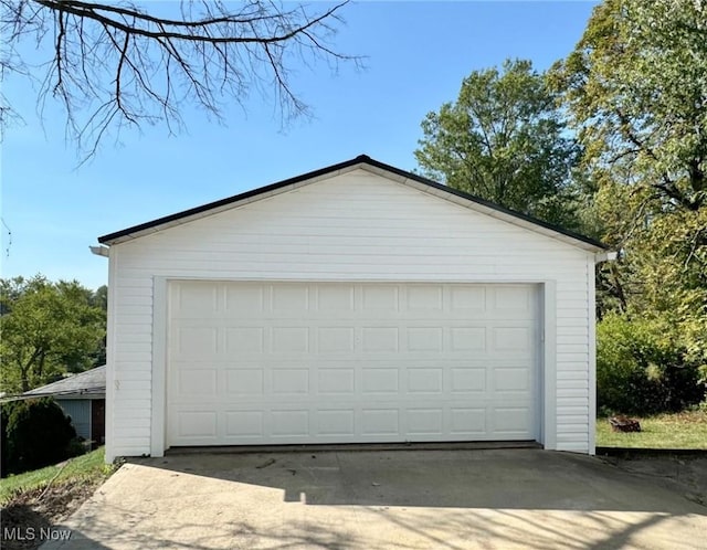 view of detached garage