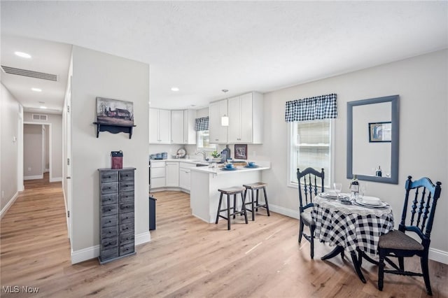502 Fairlawn Ave, Painesville, OH 44077 - dining area featuring baseboards, light wood-style flooring, visible vents, and recessed lighting