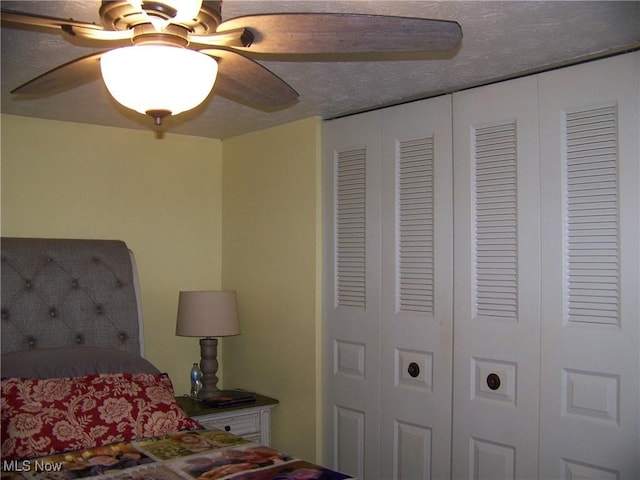1239 Woodledge Dr, Mineral Ridge, OH 44440 - bedroom featuring a ceiling fan and a closet