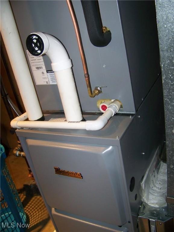 1239 Woodledge Dr, Mineral Ridge, OH 44440 - utility room featuring heating unit