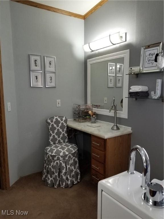 bathroom featuring crown molding