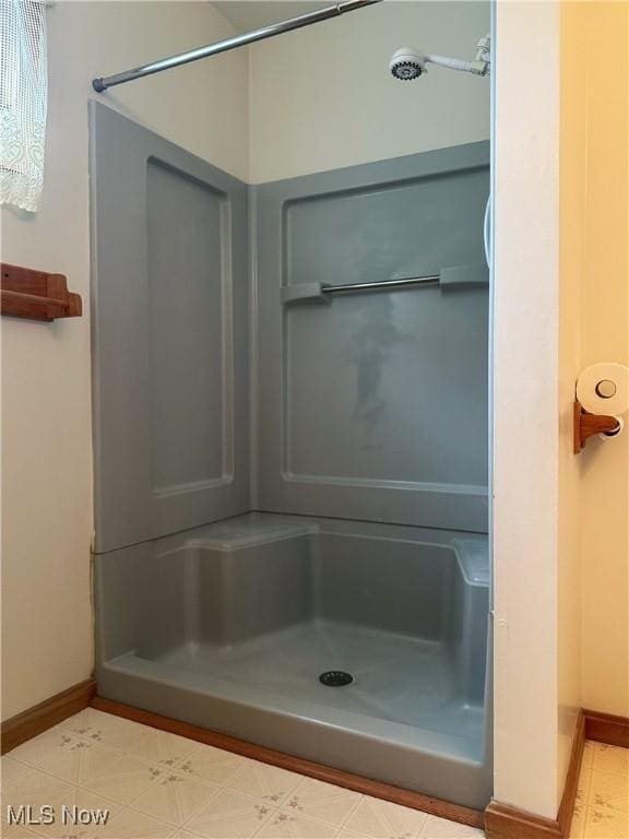 3799 Larchmont Ave NE, Bazetta, OH 44483 - full bathroom with baseboards and a shower