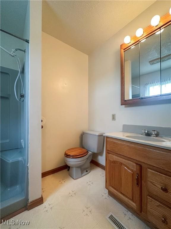 3799 Larchmont Ave NE, Bazetta, OH 44483 - full bathroom with vanity, toilet, a shower, baseboards, and a textured ceiling