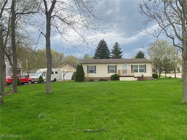 view of front of property with a front yard