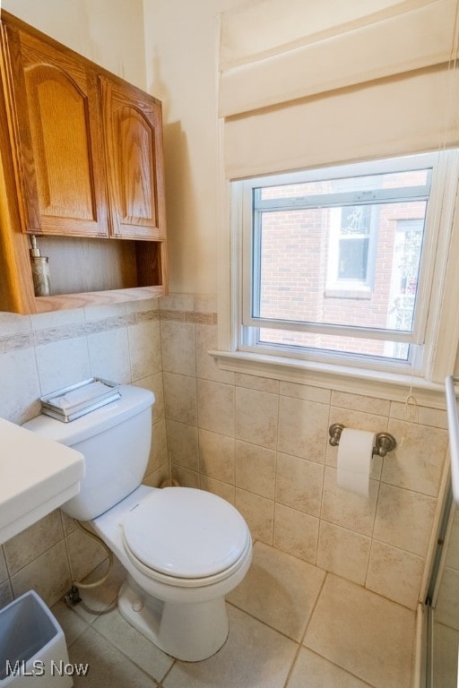 3867 E 177th St, Cleveland, OH 44128 - bathroom with plenty of natural light, tile patterned flooring, and tile walls