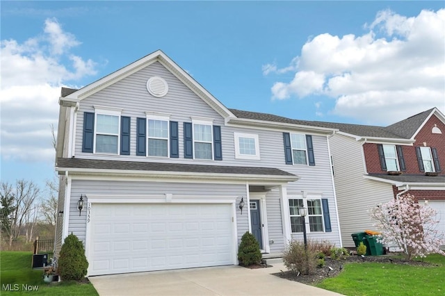 view of front facade featuring a garage and driveway
