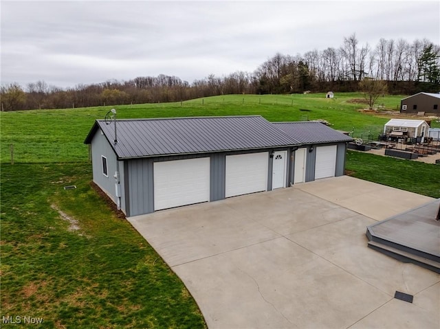 view of detached garage