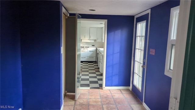 315 Loma Dr, Akron, OH 44319 - hall featuring baseboards