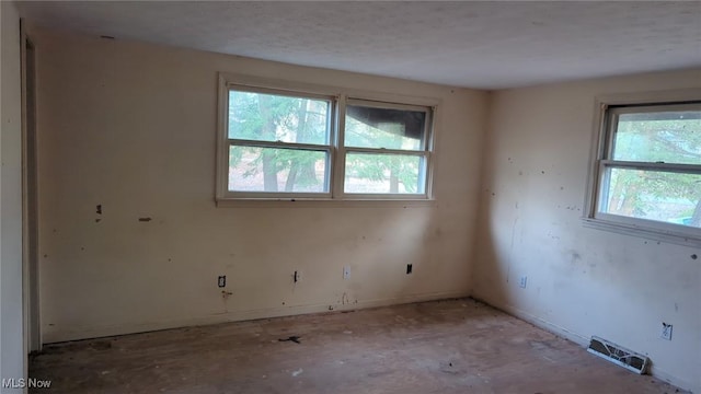 315 Loma Dr, Akron, OH 44319 - unfurnished room with a wealth of natural light, visible vents, and baseboards