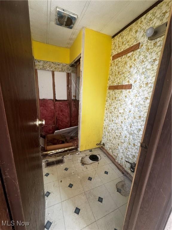 465 Stallion Ct, Lagrange, OH 44050 - bathroom featuring tile patterned floors and visible vents