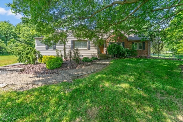 148 N Kimberly Ave N, Youngstown, OH 44515 - view of front of home with a front yard