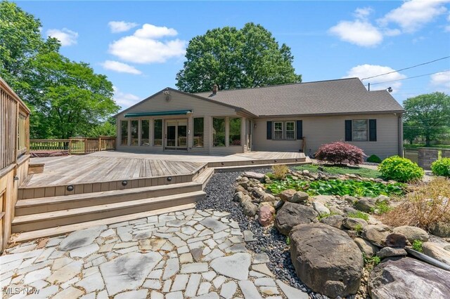 148 N Kimberly Ave N, Youngstown, OH 44515 - back of property with a wooden deck