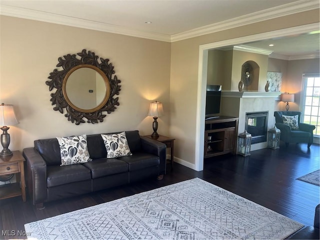 living room with baseboards, recessed lighting, a premium fireplace, wood finished floors, and ornamental molding