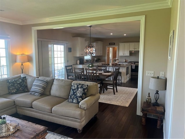 living area featuring dark wood-style floors, a wealth of natural light, recessed lighting, and crown molding