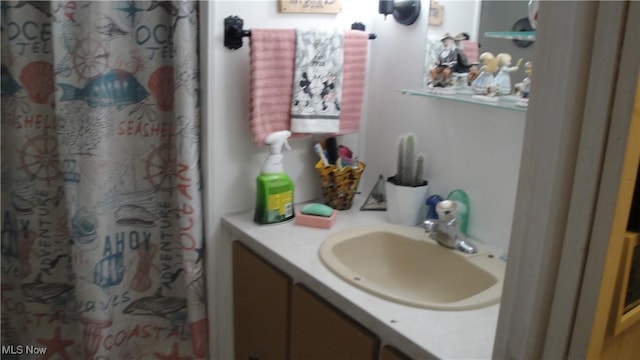 46 Navajo, Creston, OH 44217 - full bathroom with a shower with curtain and vanity