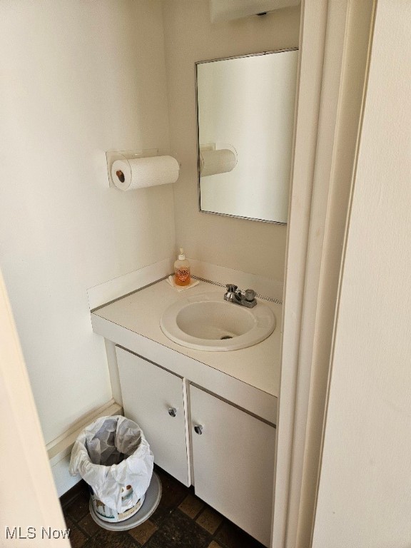 805 Lynnwood Dr, Minerva, OH 44657 - bathroom with vanity