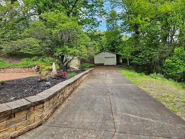 805 Lynnwood Dr, Minerva, OH 44657 - view of front facade with an outdoor structure, a garage, and concrete driveway