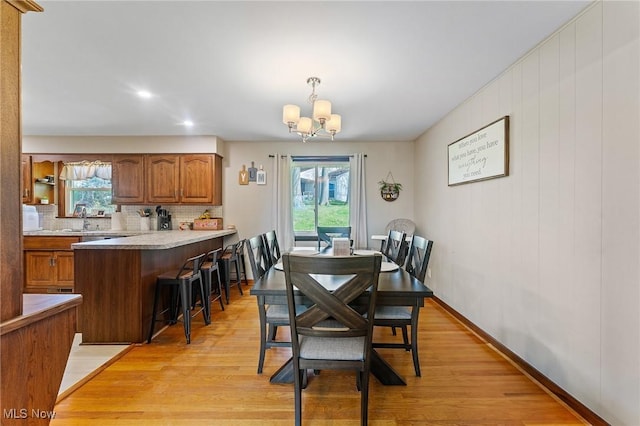 dining space featuring a chandelier, plenty of natural light, light wood-style flooring, and recessed lighting