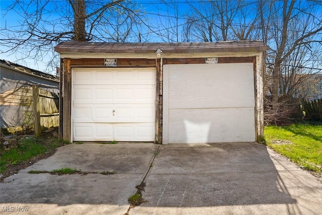 view of detached garage