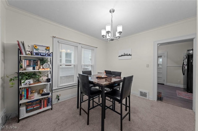 dining space featuring carpet flooring, baseboards, visible vents, a notable chandelier, and crown molding