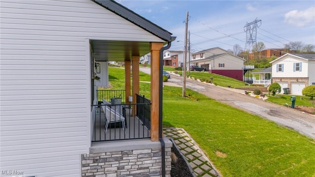 53206 Poplar Dr, Bridgeport, OH 43912 - view of grassy yard featuring a residential view
