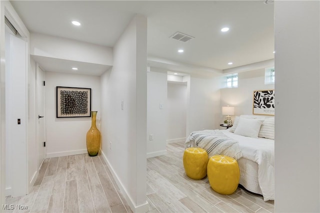 bedroom featuring recessed lighting, light wood-style floors, visible vents, and baseboards