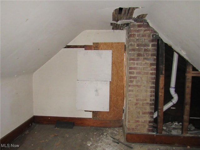 325 Hillwood Dr, Akron, OH 44320 - bonus room with lofted ceiling and baseboards