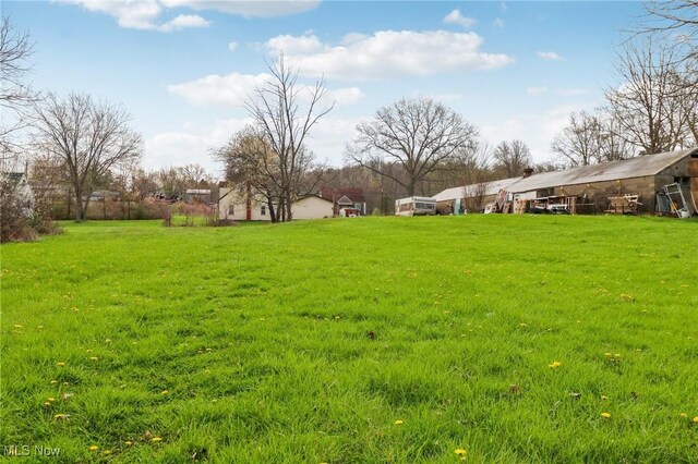 944 Bey Rd, Akron, OH 44312 - view of green lawn
