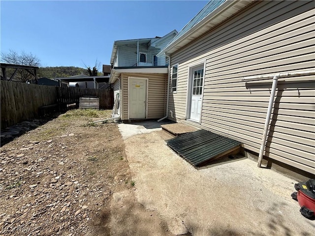 609 Main St, Toronto, OH 43964 - view of yard featuring fence