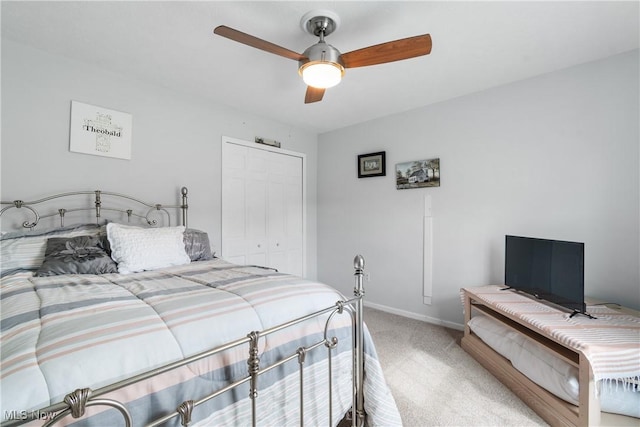 bedroom featuring baseboards, carpet floors, a ceiling fan, and a closet