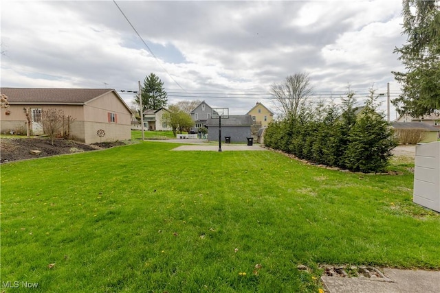 353 W N Ave, East Palestine, OH 44413 - view of green lawn featuring a residential view