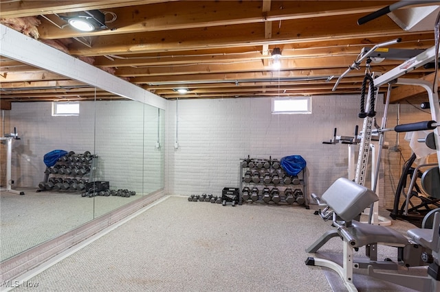 exercise room with carpet flooring