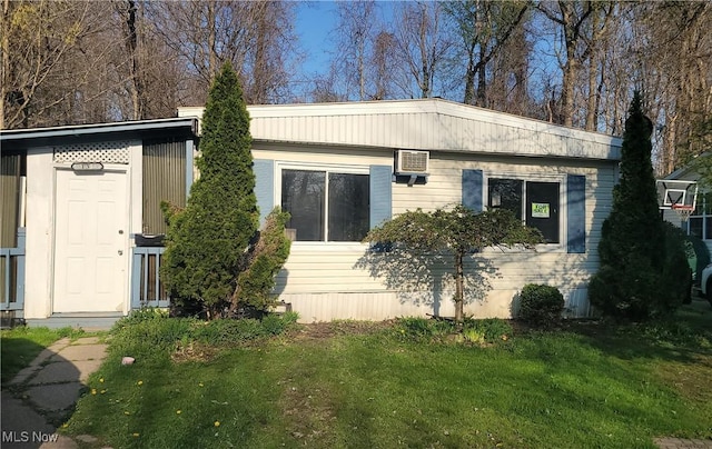 135 Paradise Blvd, Madison, OH 44057 - exterior space featuring a yard