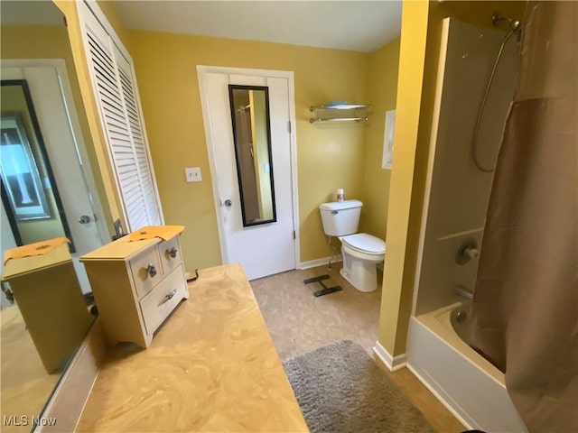 bathroom featuring vanity, toilet, baseboards, and shower / bath combination with curtain