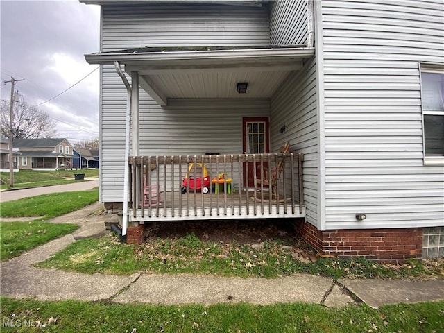 entrance to property featuring a deck