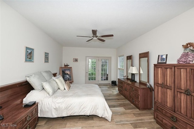 bedroom featuring light wood-type flooring and a ceiling fan
