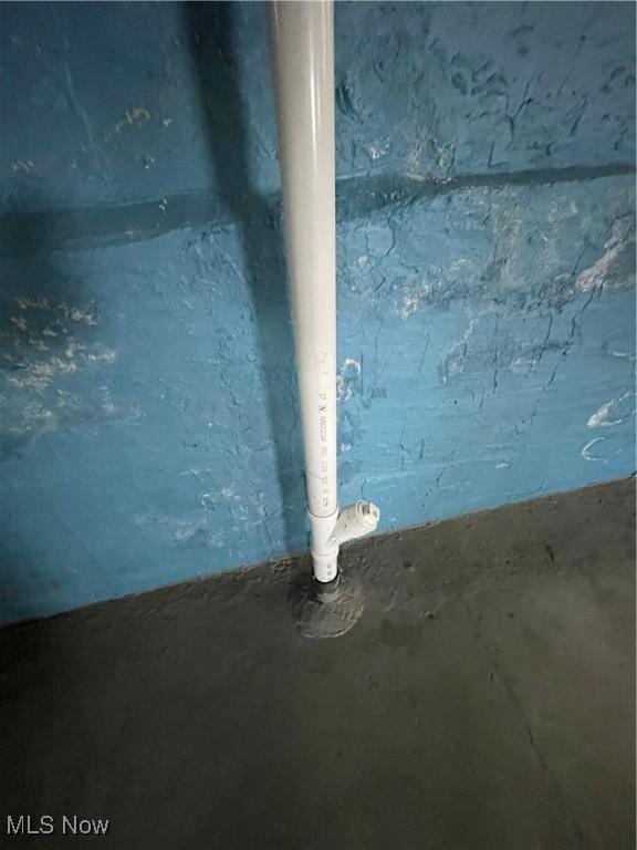 7706 Connecticut Ave, Garfield Heights, OH 44105 - details featuring concrete floors