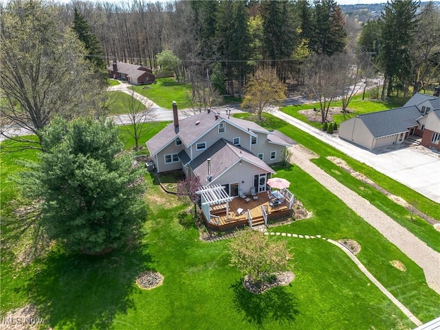 birds eye view of property featuring a wooded view