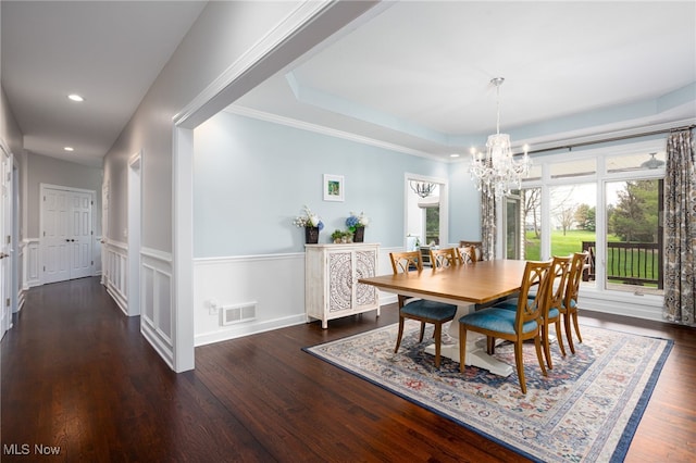 dining room with recessed lighting, a notable chandelier, wood finished floors, and visible vents