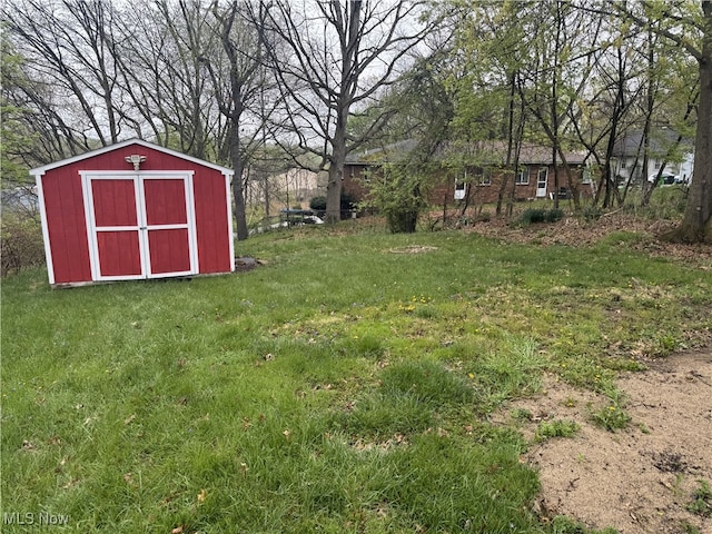 view of yard featuring a storage shed and an outdoor structure