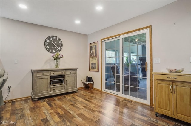 entryway with baseboards, visible vents, wood finished floors, and recessed lighting