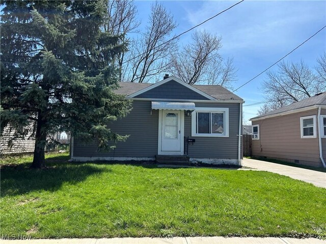 13505 Carrington Ave, Cleveland, OH 44135 - view of front of house featuring a front yard and entry steps
