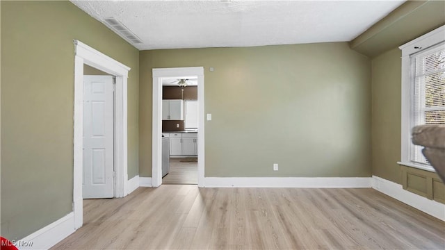 636-638 Fern St, Akron, OH 44307 - empty room with light wood-style floors, baseboards, and a ceiling fan