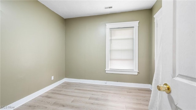 636-638 Fern St, Akron, OH 44307 - spare room featuring light wood-type flooring and baseboards