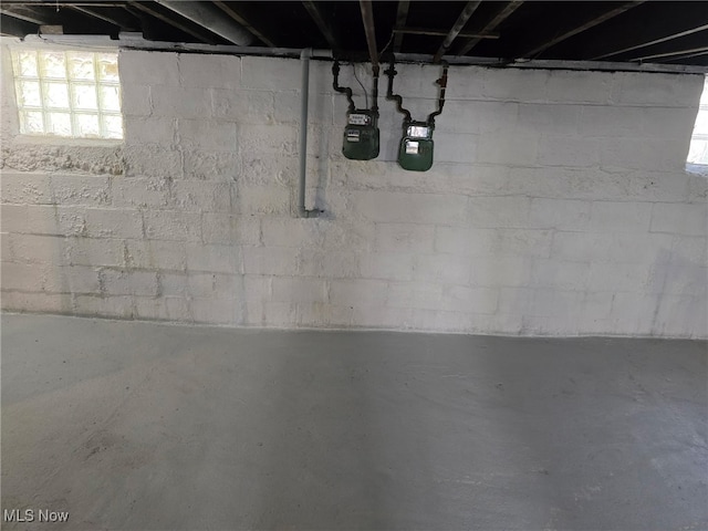 636-638 Fern St, Akron, OH 44307 - below grade area featuring gas meter