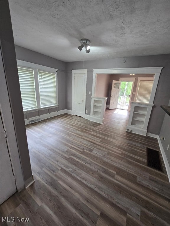 636-638 Fern St, Akron, OH 44307 - unfurnished living room featuring wood finished floors, baseboards, and a textured ceiling