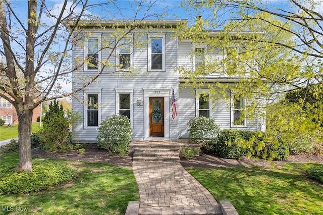view of front of house with a front lawn